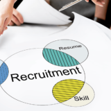 Une feuille utilisée pour un processus de recrutement.