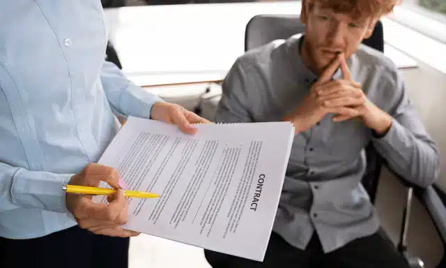 Contrat de travail en Tunisie : les erreurs à éviter à la signature